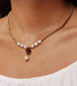 Collar PLATADEPALO perlas y hematíes dorados y cuarzo fumé